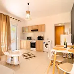 Lilliput Garden Apartment